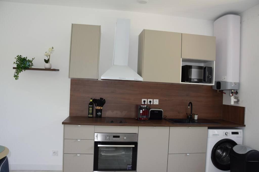 Elegant T2 A Bron, Tramway A 2Min, Box Parking, 4Personnes Apartamento Exterior foto